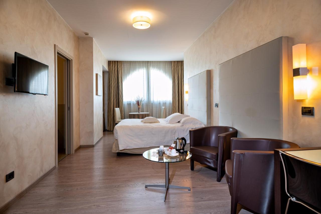 Hotel La Cartiera วิญโญลา ภายนอก รูปภาพ
